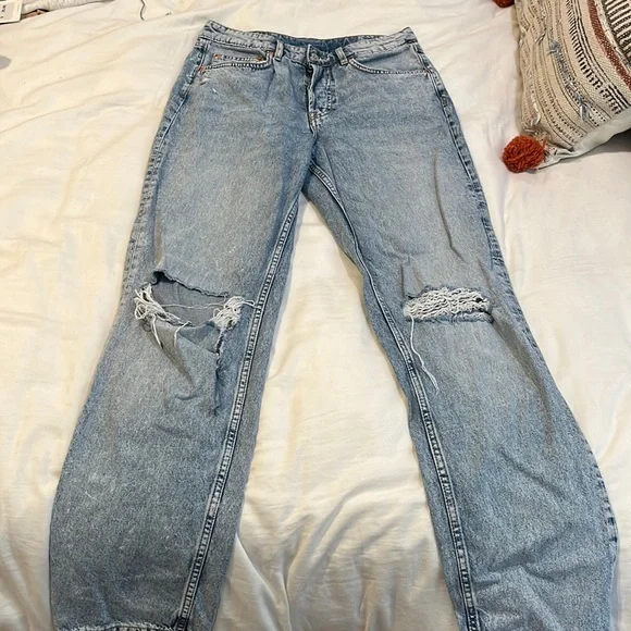 H&M light wash jeans - Picture 1 of 6